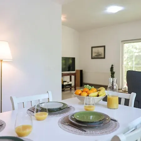 Laurel House, * Zadar